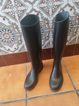 Botas altas de agua número 35 de segunda mano por 10 EUR en Don Benito en  WALLAPOP