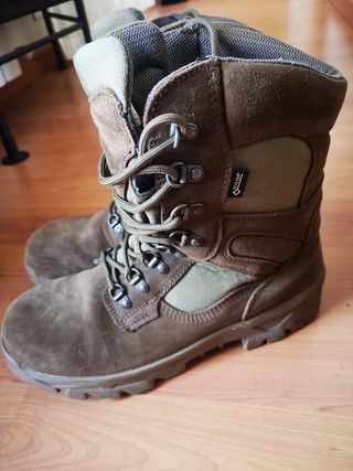 Se vende Botas Militares Goretex. Precio Preguntar de segunda mano por 60  EUR en Bótoa en WALLAPOP