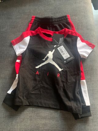 Conjunto Jordan air . Blanco negro y rojo . Talla de segunda mano por 17  EUR en Leganés en WALLAPOP