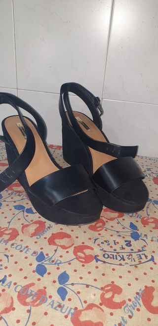 Sandalias plataforma talla 42 de segunda mano por 14,99 EUR en Madrid en  WALLAPOP