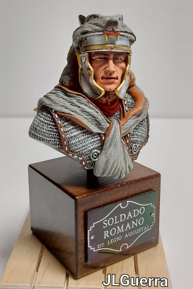 BUSTO 1:10 SOLDADO ROMANO PINTADO A MANO