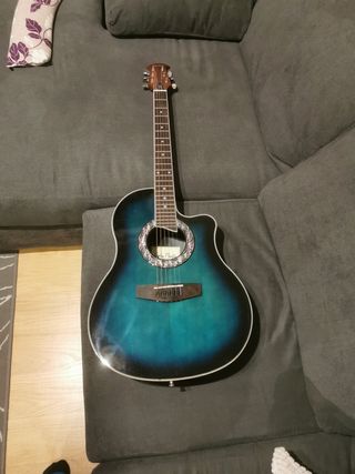 Guitarra electroacústica Harley Benton de segunda mano por 90 EUR en  Santiago de Compostela en WALLAPOP