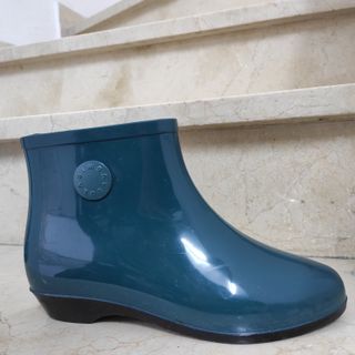 Botines agua Bimba y Lola nuevos de segunda mano por 25 EUR en Barcelona en  WALLAPOP
