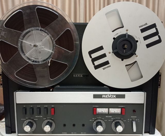 Magnetofono (sin los carretes). REVOX A77.