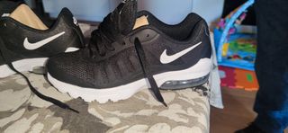 Playeras Nike Revolution negras y blancas . de segunda mano por 35 EUR en  Torrejón de Ardoz en WALLAPOP