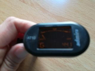 Afinador de pinza guitarra Admira AT10 de segunda mano por 5 EUR en Gijón  en WALLAPOP