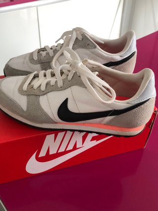 Zapatillas Nike mujer lifestyle talla 39 de segunda mano por 35 EUR en  Boadilla del Monte en WALLAPOP