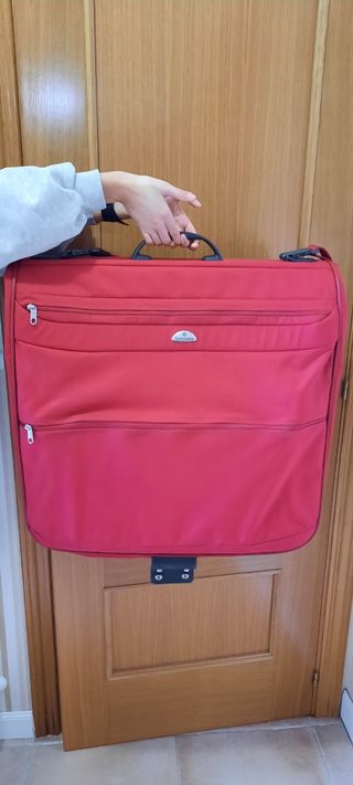 Portatrajes Samsonite de segunda mano por 20 EUR en Hontanares de Eresma en  WALLAPOP