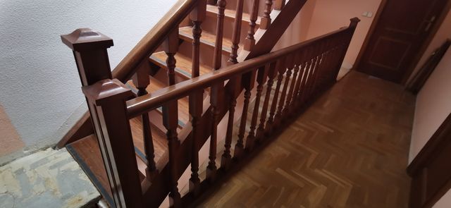 Barandilla madera de escaleras