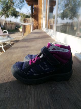 Botines decathlon de segunda mano por 6 EUR en Balada en WALLAPOP