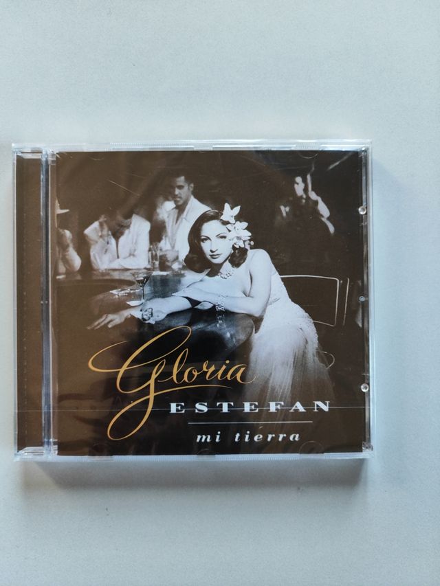 GLORIA ESTEFAN. CDs. LP. Cassette.