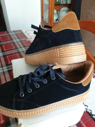 Zapatillas plataforma azul marino n° 40 de segunda mano por 5 EUR en  Rocafort en WALLAPOP