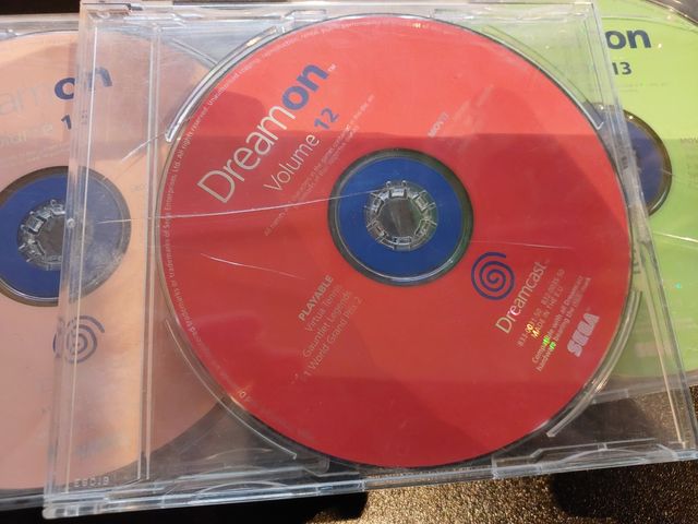Demos, Uefa Dream Soccer y 1 caja vacia Dreamcast
