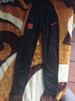 Pantalón chándal FC Barcelona de segunda mano por 20 EUR en Torrent en  WALLAPOP