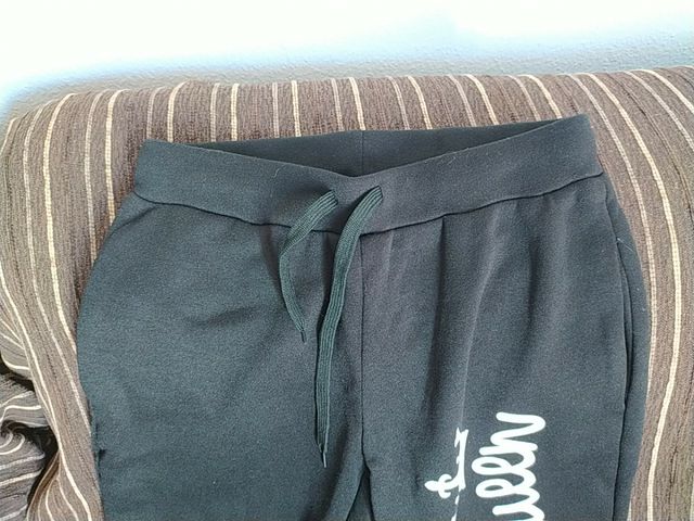 pantalón de deporte acampanado