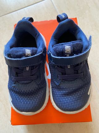 Zapatillas Nike Revolution - Número 22 de segunda mano por 7 EUR en Murcia  en WALLAPOP
