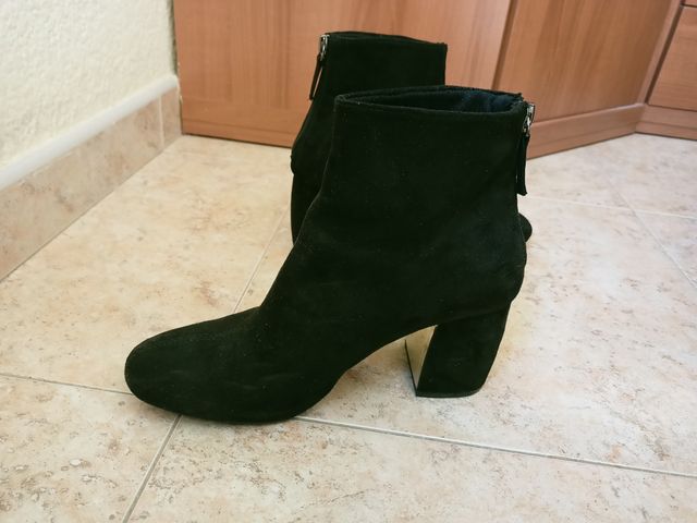 Botín de ante negro