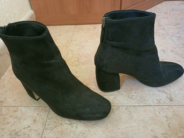 Botín de ante negro