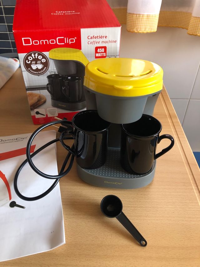 Cafetera portátil,con 2 tazas y cucharilla cafe