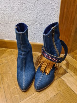 Botines Desigual de segunda mano por 15 EUR en Madrid en WALLAPOP