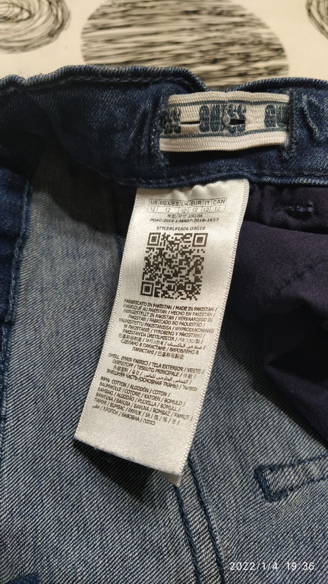 Pantalón niño Guess .