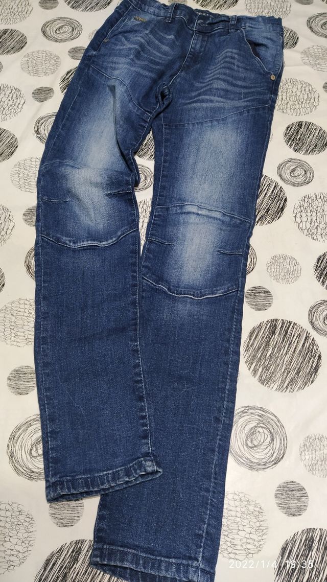 Pantalón niño Guess .