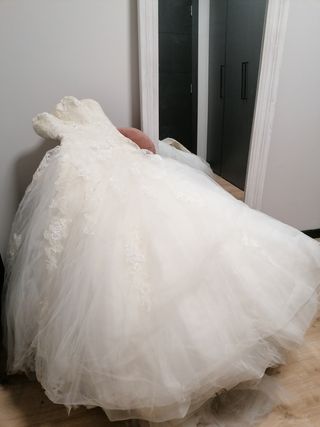 Vestido novia + cancan NO NEGOCIABLE de segunda mano por 100 EUR en  Terrassa en WALLAPOP
