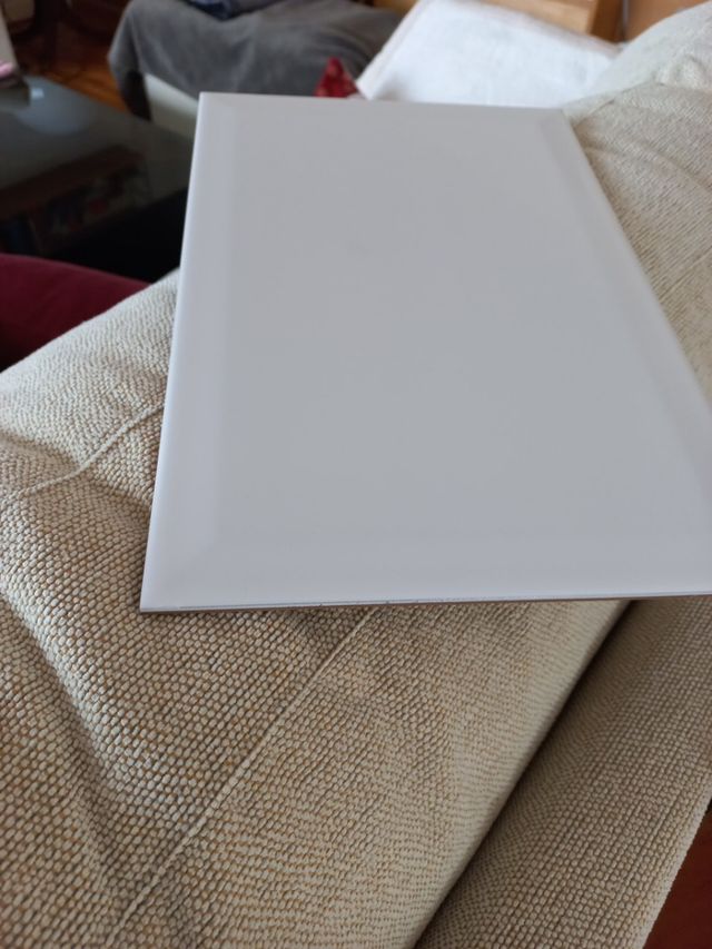 Piastrelle bianche di diverse forme