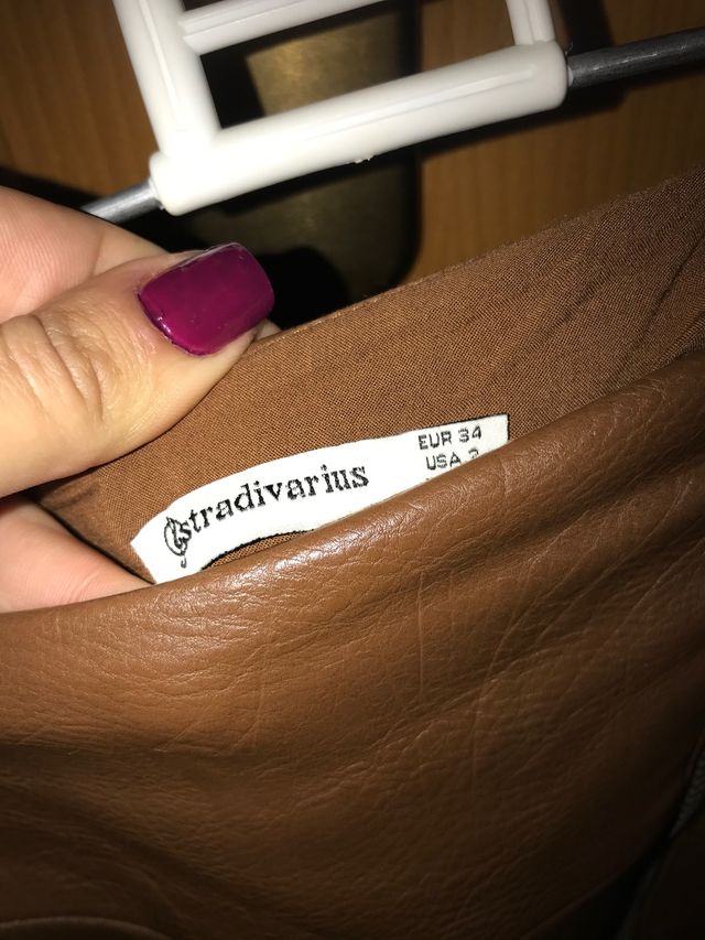 Stradivarius saia castanha em pele sintética tamanho Xs