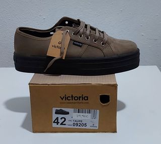 Zapatos antelina Victoria doble suela negra de segunda mano por 26 EUR en  Madrid en WALLAPOP