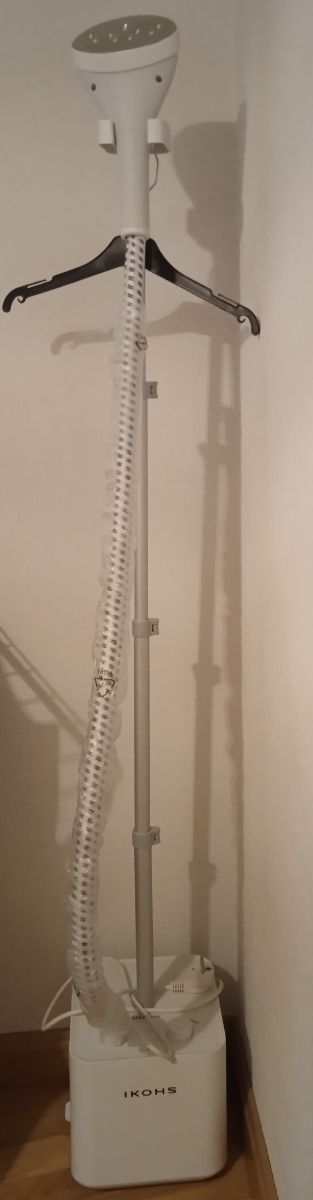 Plancha de vapor vertical con base IKOHS de segunda mano por 25 EUR en  Santa Pola en WALLAPOP