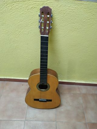 Guitarra española J Alvarez de segunda mano por 105 EUR en Madrid en  WALLAPOP
