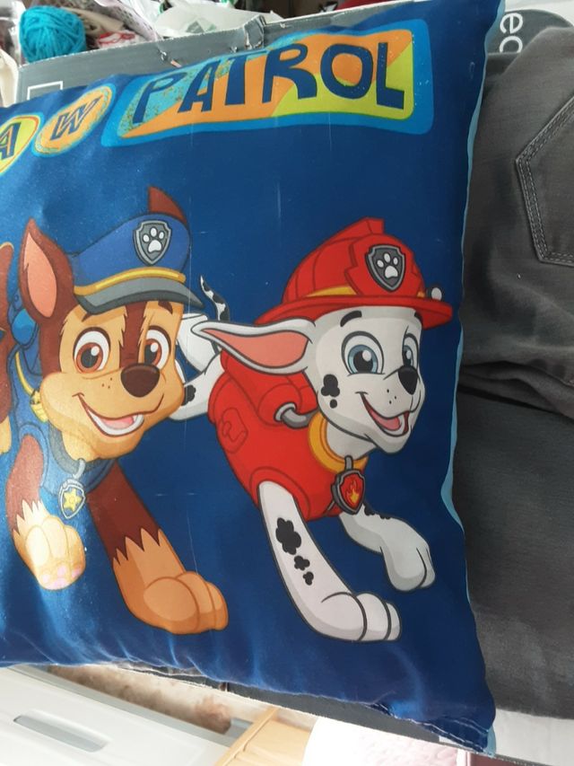 cojín Patrulla Canina muy nuevo 40X40 con relleno