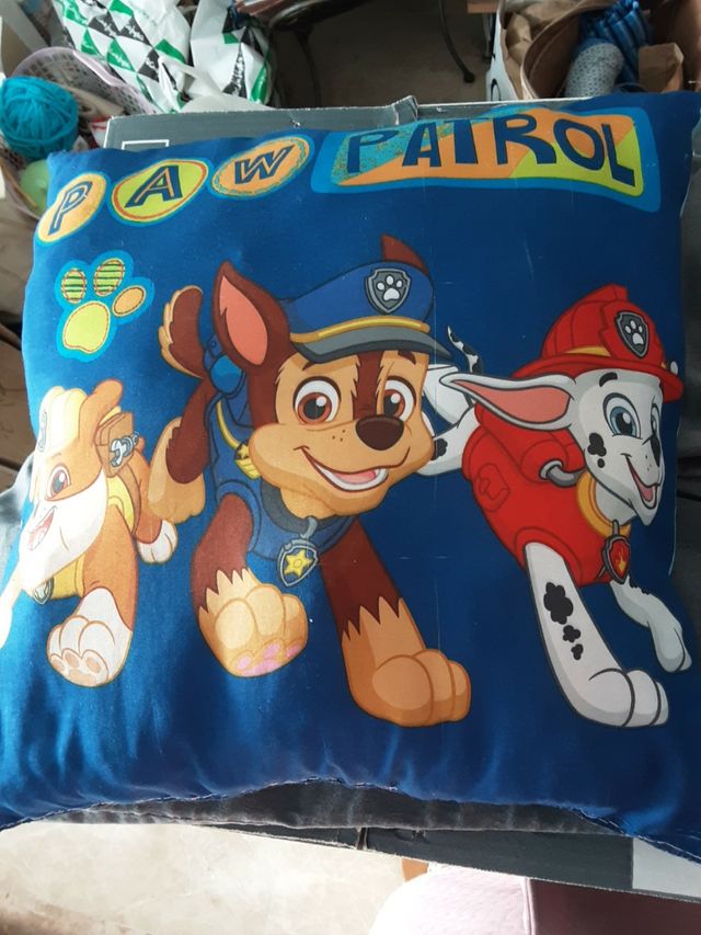 cojín Patrulla Canina muy nuevo 40X40 con relleno
