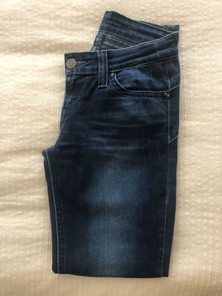 Pantalón mujer Levis talla xs de segunda mano por 24 EUR en Madrid en  WALLAPOP