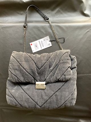 NUEVO! Bolso Zara 2021 acolchado -vaquero al ácido de segunda mano por 25  EUR en Barcelona en WALLAPOP