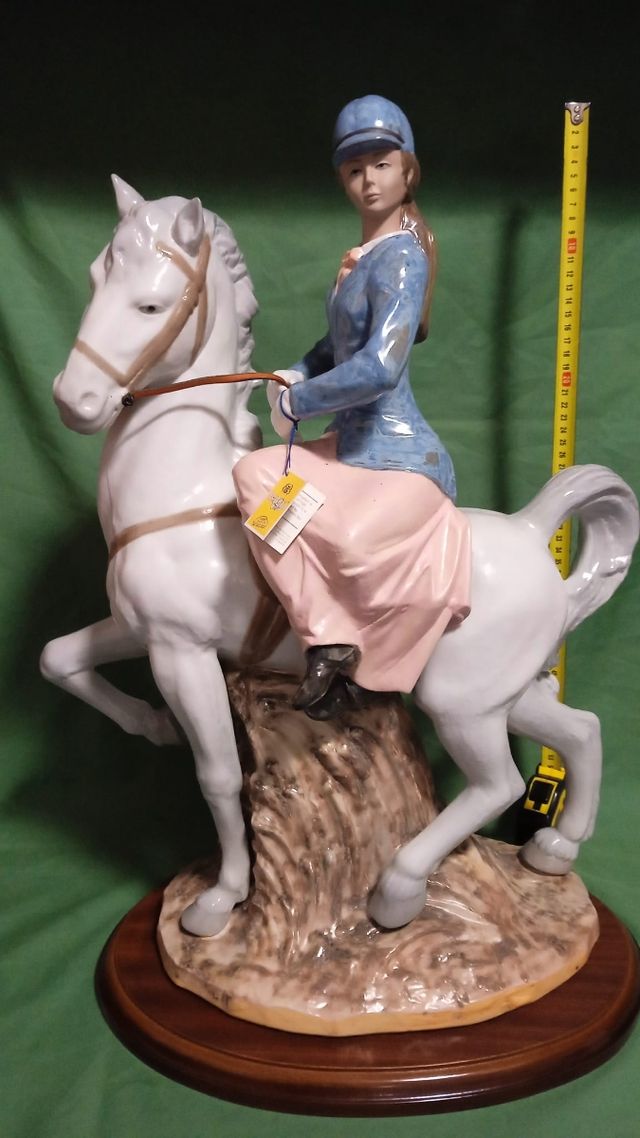 Figura porcelana grandísima española Tengra