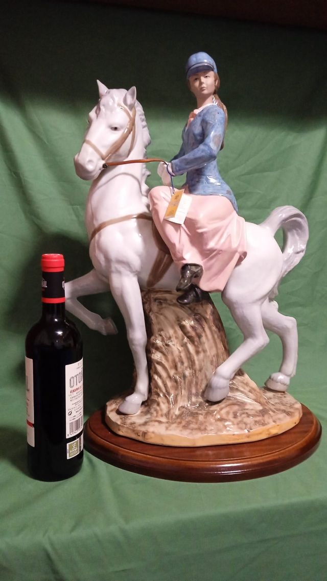 Figura porcelana grandísima española Tengra