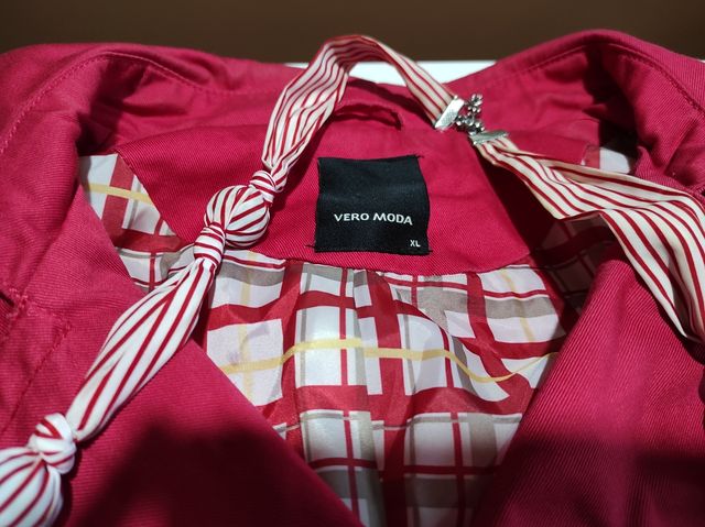 Cazadora roja Vero Moda