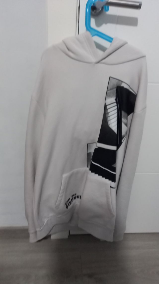 Sudadera Pull an Bear talla L me la puesto solo 1