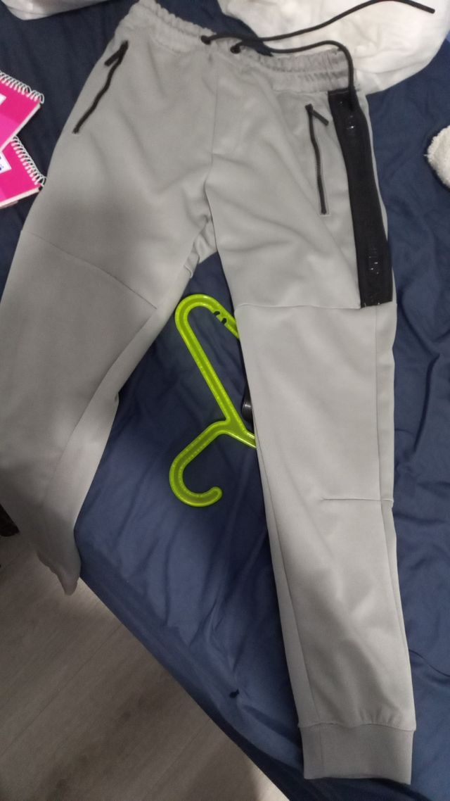 Pantalon bershka puesto solo 1 vez es pitillo S