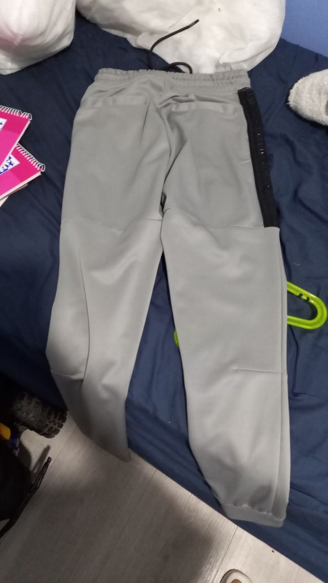 Pantalon bershka puesto solo 1 vez es pitillo S