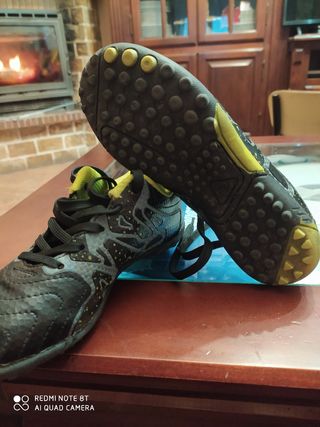 Botas Futbol de segunda mano por 12 EUR en Torrelaguna en WALLAPOP