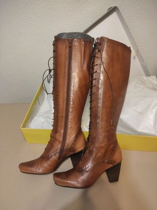 Botas altas de cuero Hispanitas de segunda mano por 65 EUR en Zaragoza en  WALLAPOP