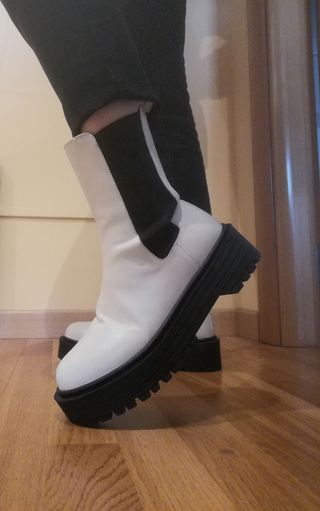 Botines blancos polipiel PULL\u0026amp;BEAR de segunda mano por 14 EUR en Rutis  en WALLAPOP