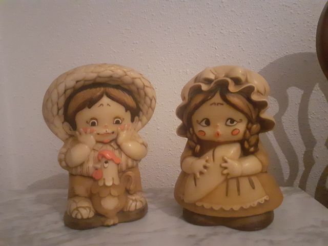 Pareja de figuras. Figuras decoración.