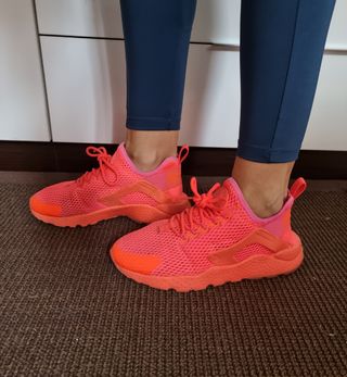 Zapatillas Nike 38.5 huarache naranjas fosforito de segunda mano por 50 EUR  en Castellón de la Plana en WALLAPOP