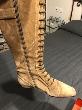Botas mujer altas piel vuelta. Talla 37. de segunda mano por 35 EUR en  Algemesí en WALLAPOP
