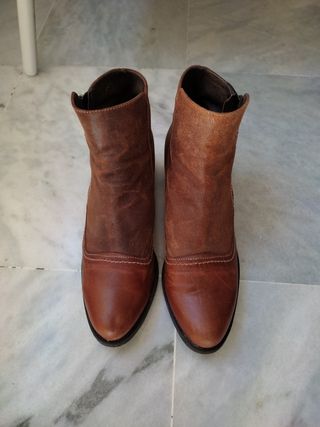Botines de piel y serraje marca WONDERS de segunda mano por 25 EUR en  Granada en WALLAPOP