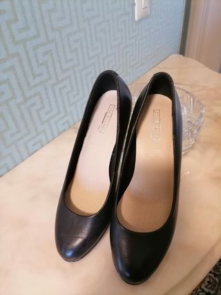 Zapatos número 38,5 de piel, muy cómodos de segunda mano por 15 EUR en  Mijas en WALLAPOP